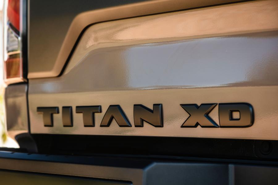Логотип Nissan Titan XD PRO-4X Crew Cab 2019 года  (фото 5 из 34)